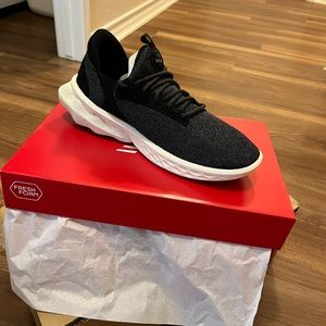 NWT new balance men’s fresh foam roav elite size 10